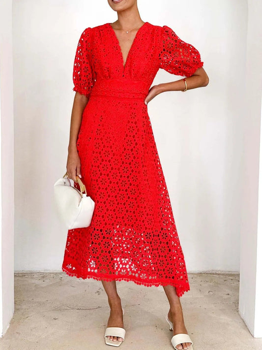 Mariel - Élégante robe midi en dentelle avec col en V et manches bouffantes