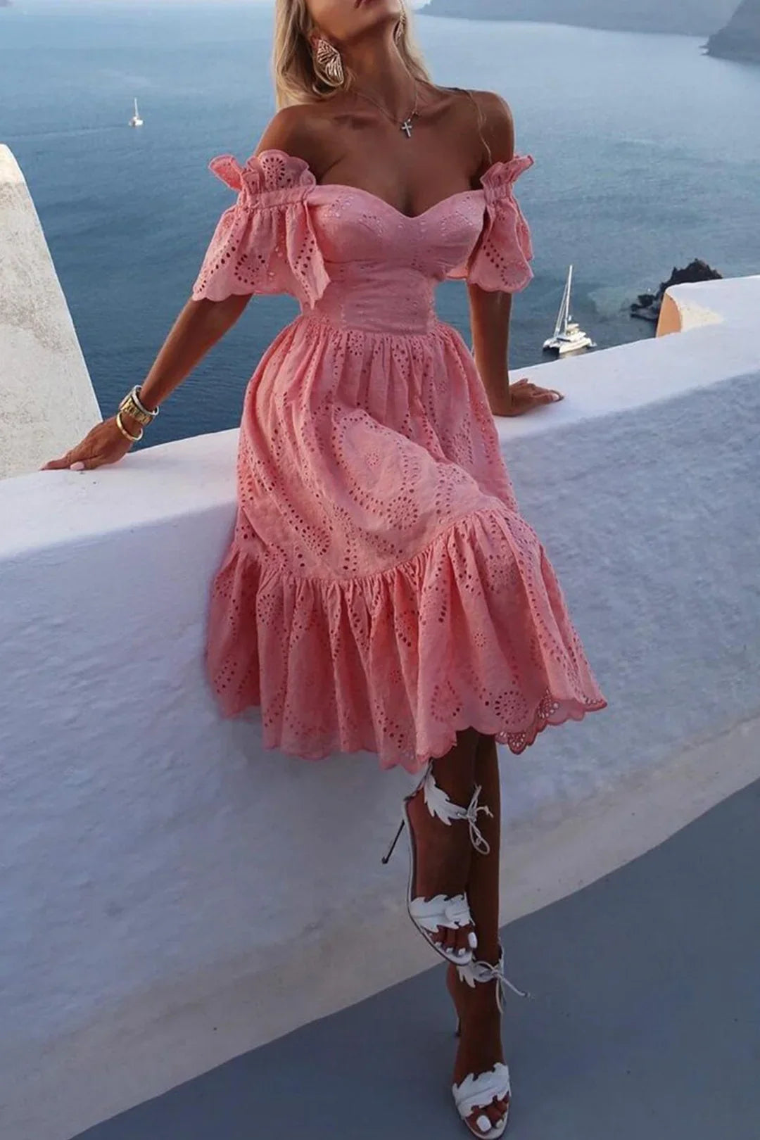 Alice - Robe à volants ajourée à épaules dénudées