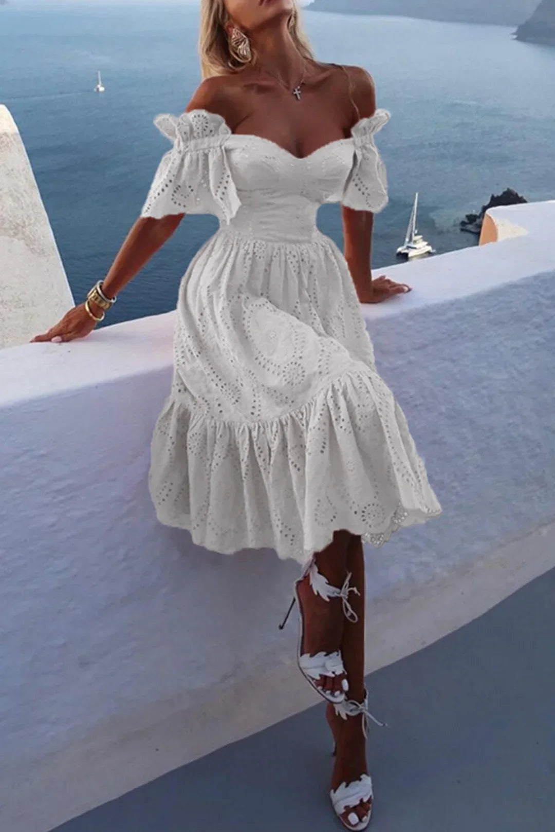 Alice - Robe à volants ajourée à épaules dénudées