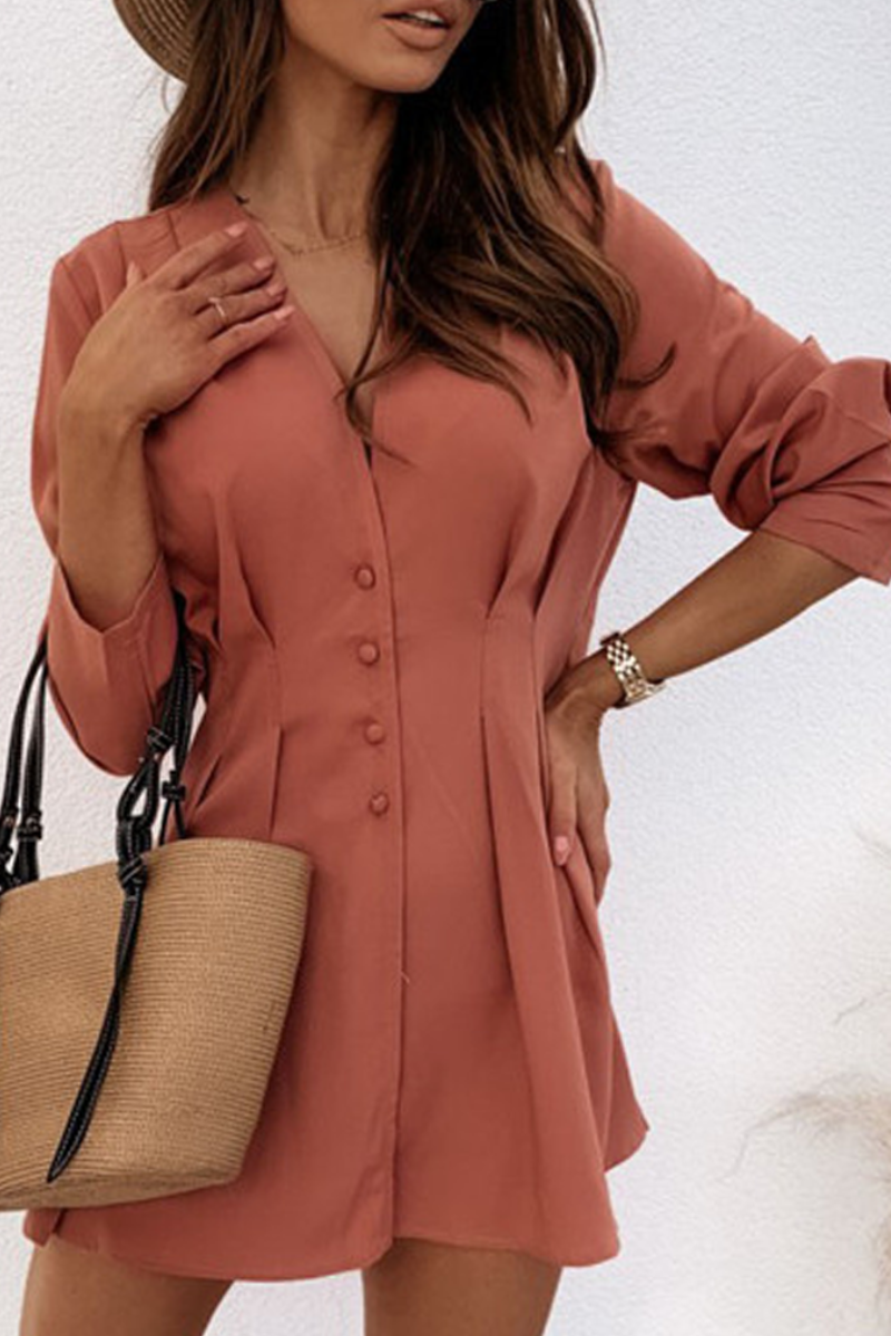 Nanna - Élégante robe courte à manches longues et décolleté en V