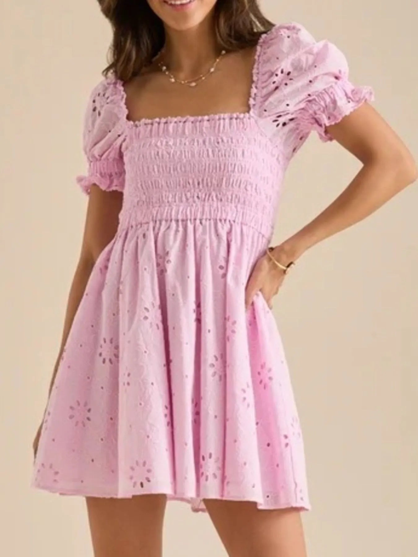 Emily - Robe mini à manches bouffantes et dos nu