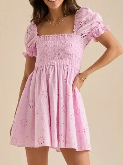 Emily - Robe mini à manches bouffantes et dos nu