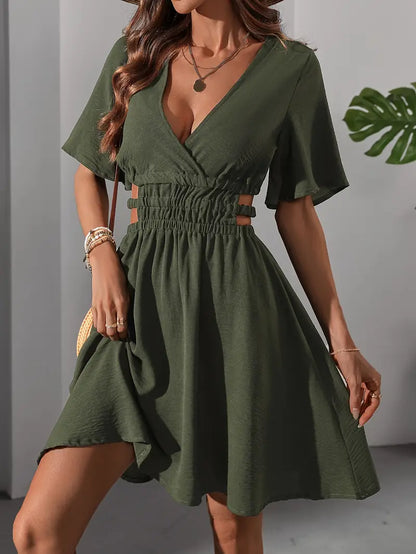 Loretta - Robe à manches papillon et découpe à la taille