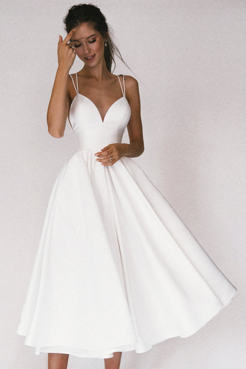 Hélène |  Robe élégante à bretelles et col en V