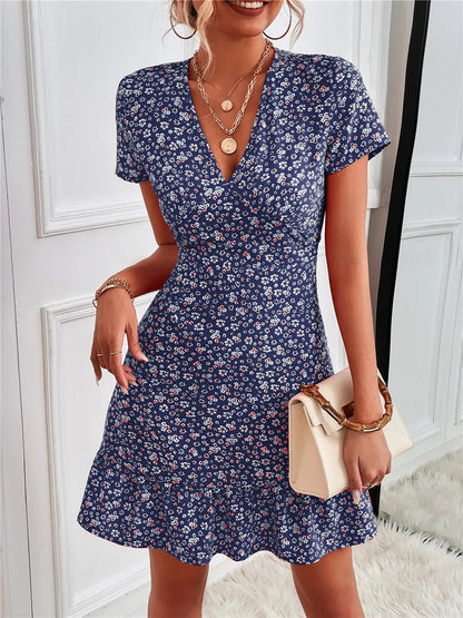 Martha - Robe mini à imprimé floral chic, ourlet à volants et col en V à manches courtes