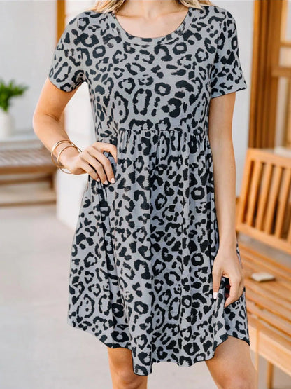 Theresa - Robe mini casual à manches courtes et imprimé léopard