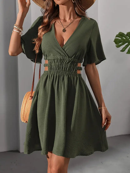 Loretta - Robe à manches papillon et découpe à la taille