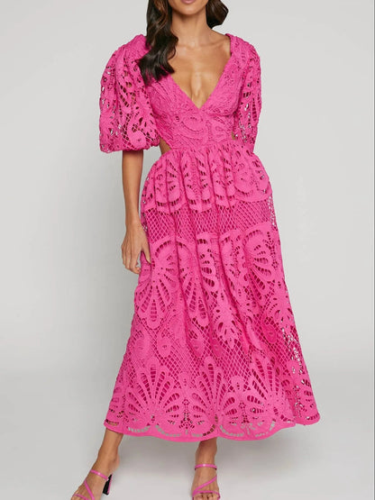 Riya - Élégante robe longue en dentelle avec décolleté en V et dos nu
