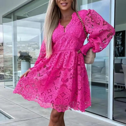 Aurora - Élégante robe midi en dentelle de forme A