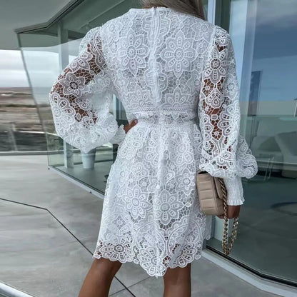 Aurora - Élégante robe midi en dentelle de forme A